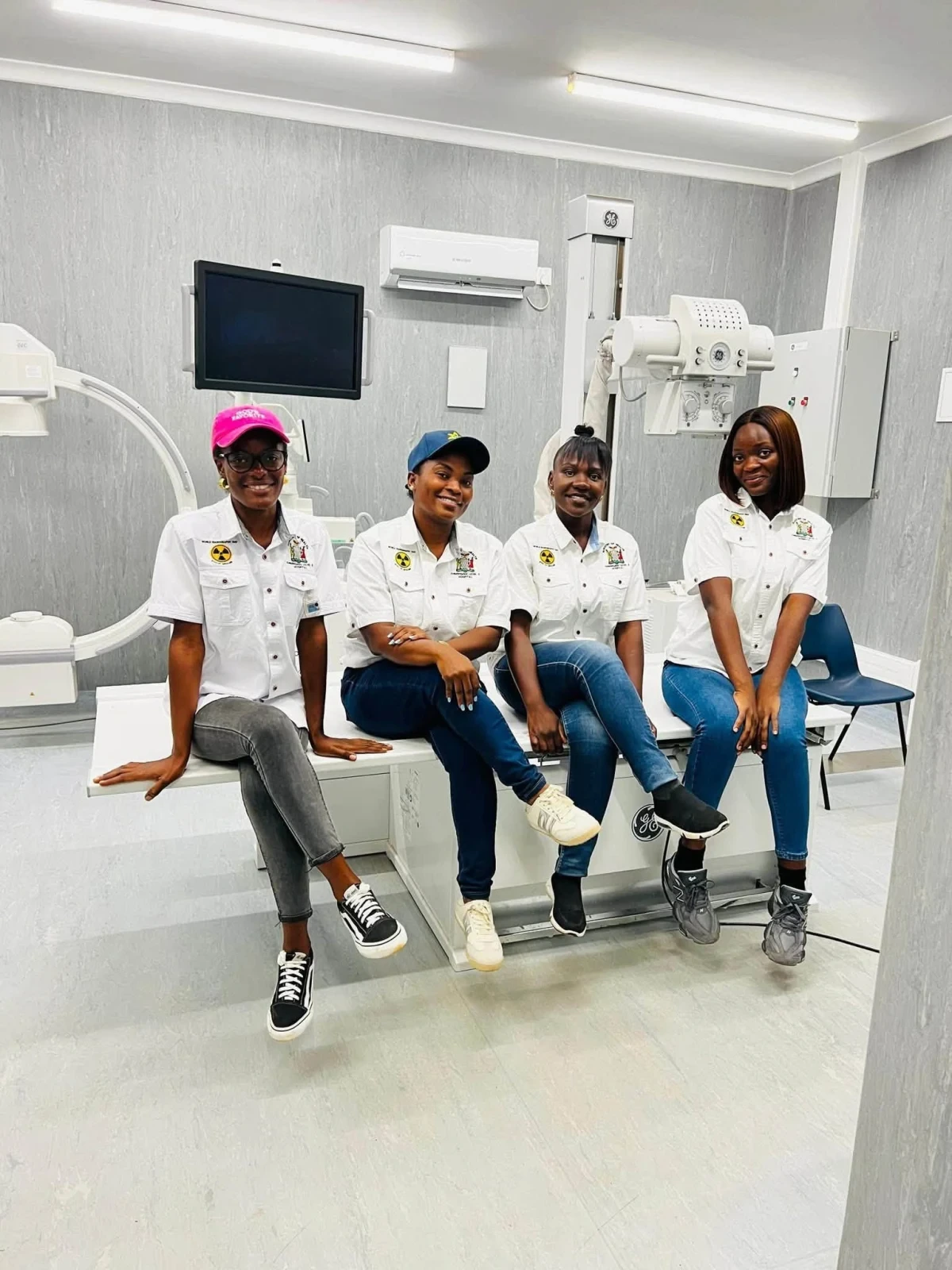 Four women wearing RSZ shirts in the X-ray room